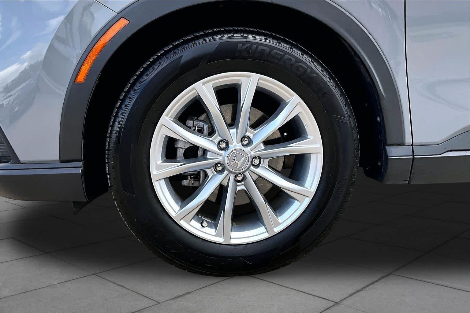 Used 2025 Urban Gray Pearl Honda EX-L image 11