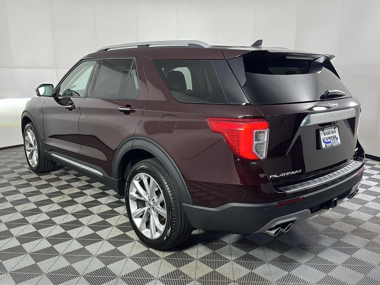 Used 2023 Jewel Red Metallic Tinted Clearcoat Ford Platinum image 9