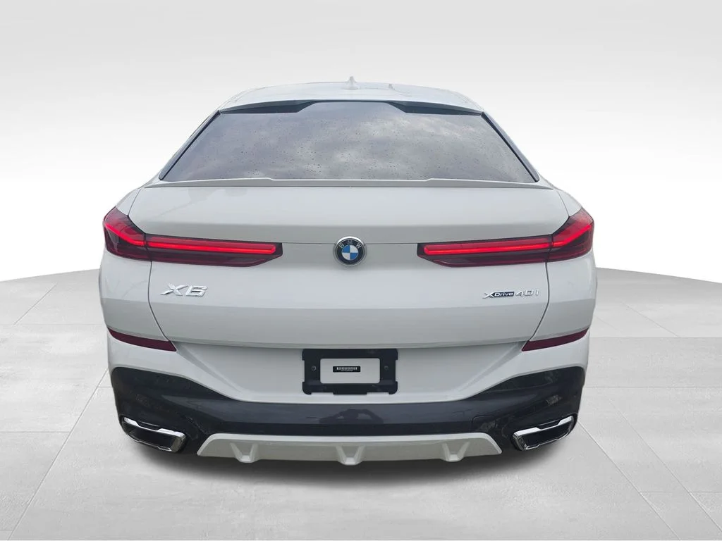 Used 2021 White BMW xDrive40i image 7