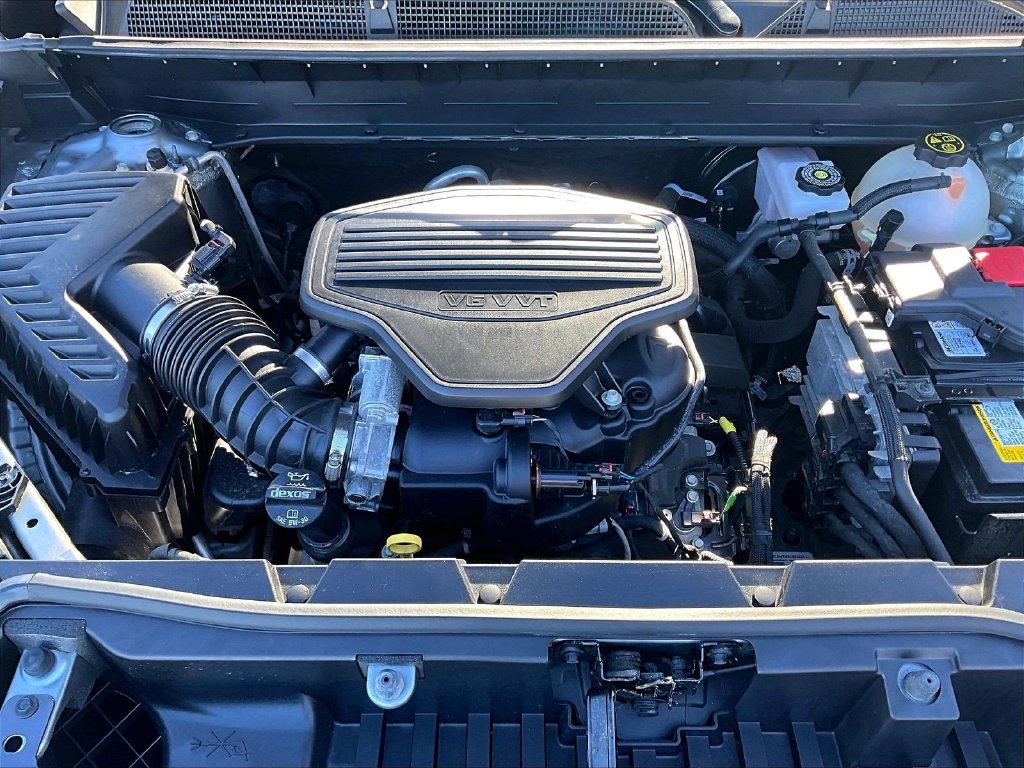 Used 2023 Silver GMC SLT image 31
