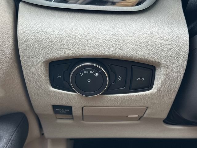 Used 2017 Green Lincoln Select image 25