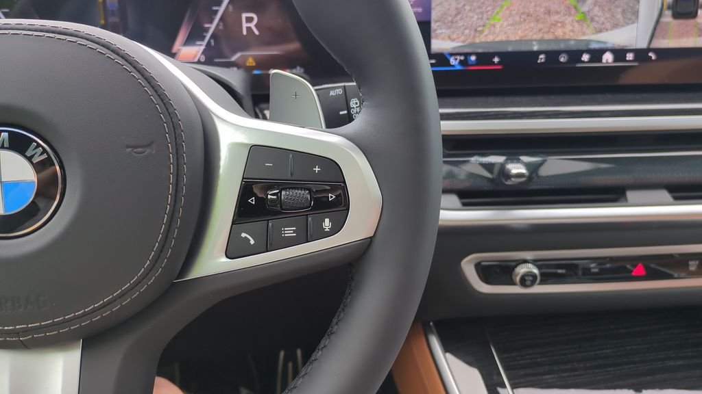 New 2026 Dravit Grey Metallic BMW xDrive40i image 23