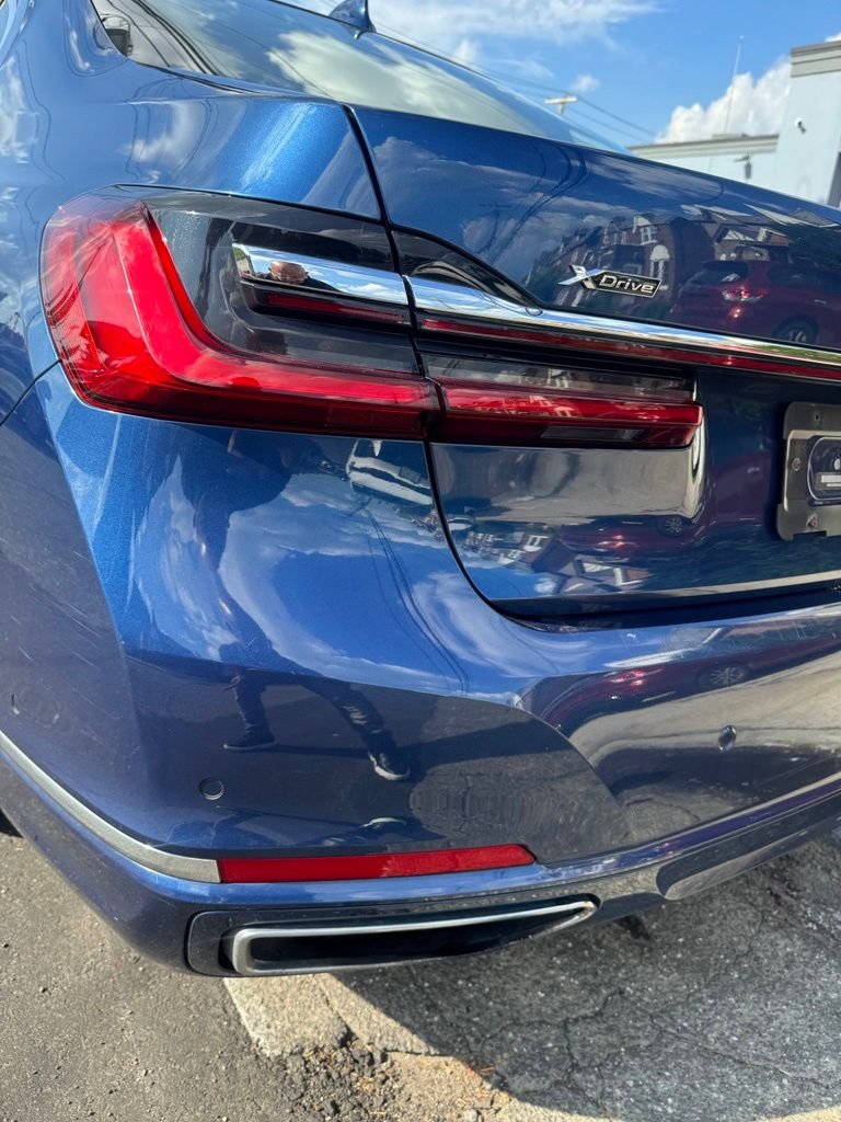 Used 2022 Blue BMW 750i xDrive image 21