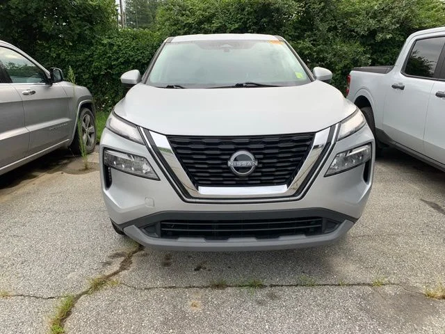 Used 2023 Brilliant Silver Metallic Nissan SV image 3
