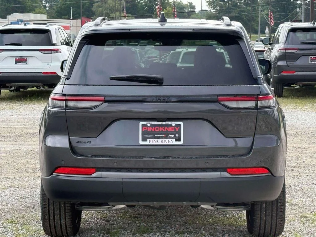 New 2026 Baltic Gray Metallic Clear-Coat Exterior Paint Jeep Limited image 7
