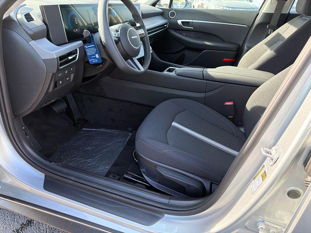 New 2026 Silver Hyundai Blue image 9