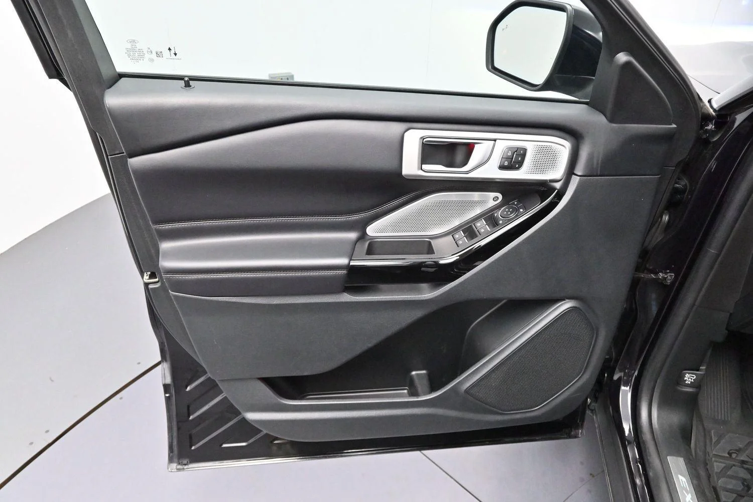Used 2022 Agate Black Ford Platinum image 9