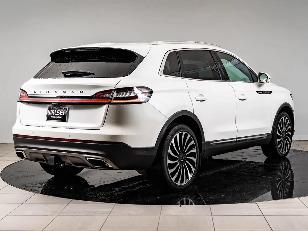 Used 2023 Pristine White Metallic Tri-Coat Lincoln Black Label image 10