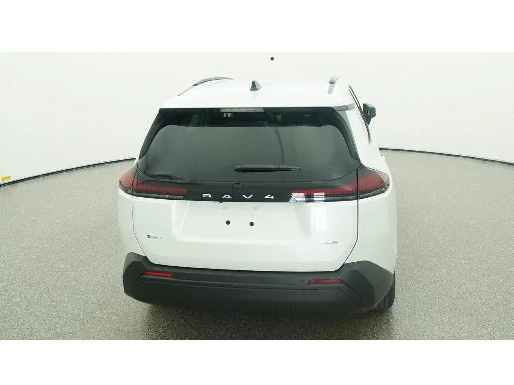 New 2026 Wind Chill Pearl Toyota XLE Premium image 9