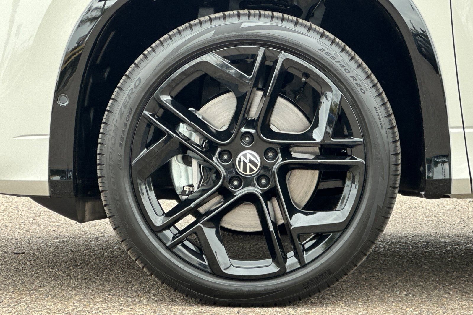 New 2026  Volkswagen 2.0T SE R-Line Black image 25