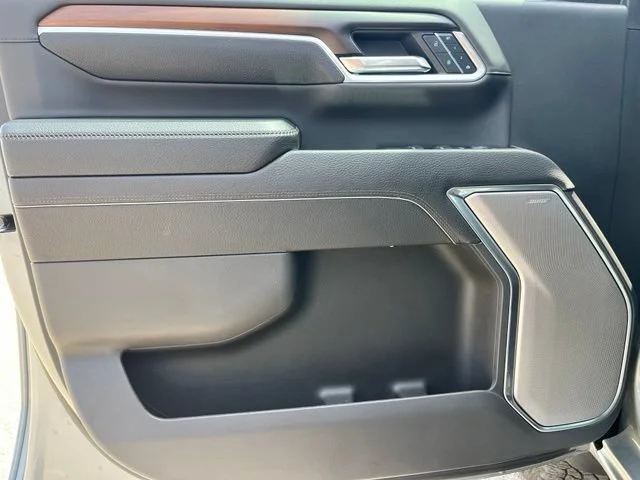 Used 2025 Sterling Metallic GMC Denali image 27