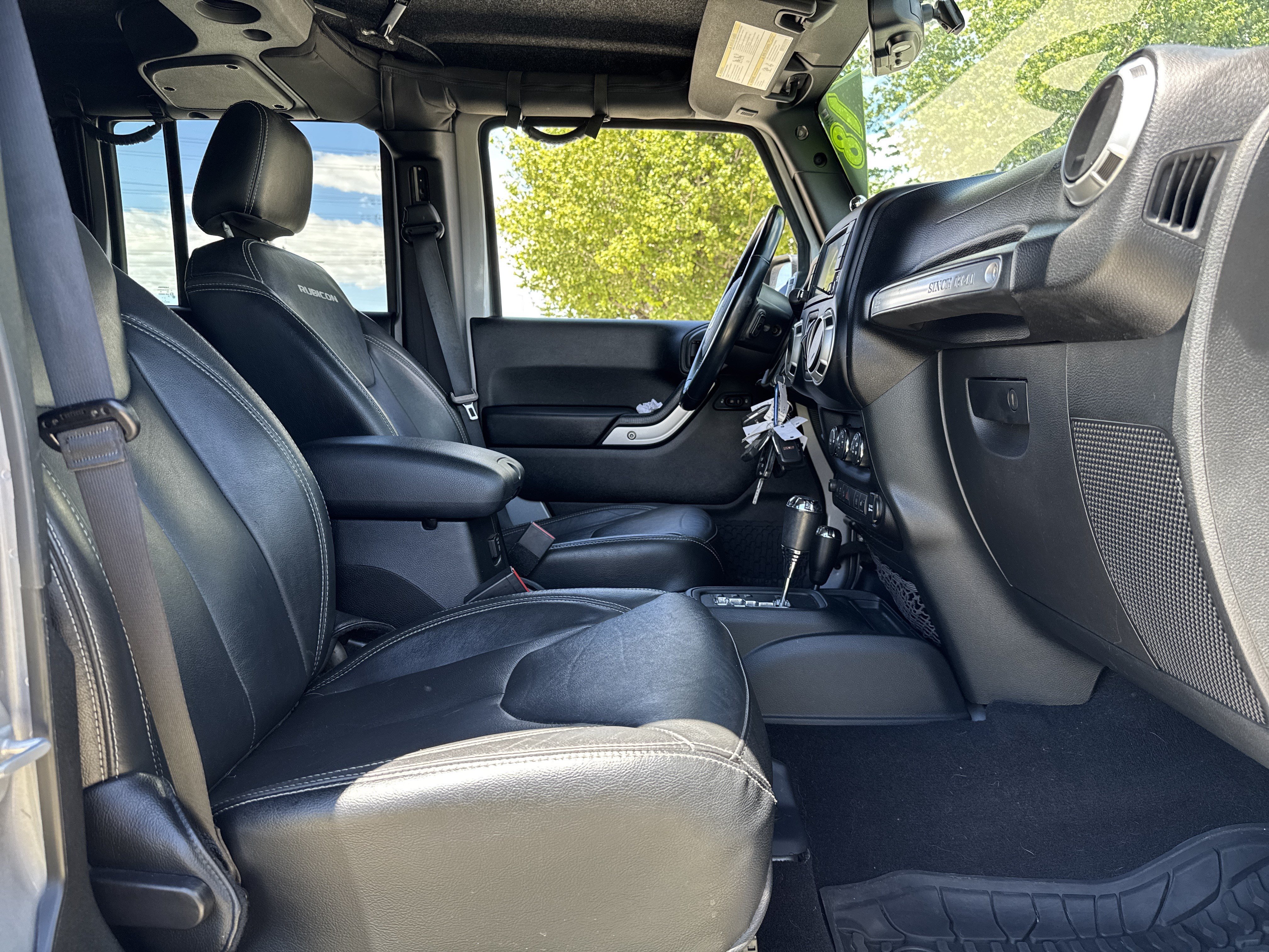 Used 2018 Silver Jeep Rubicon 4x4 image 21