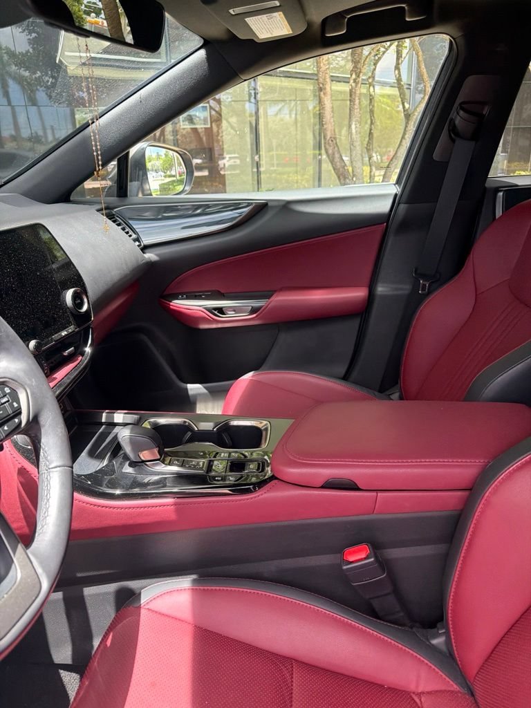 Used 2025 Silver Lexus NX 350 Premium image 3