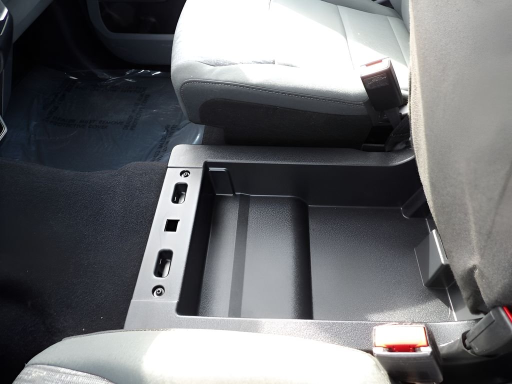 Used 2023 Oxford White Ford XLT image 30