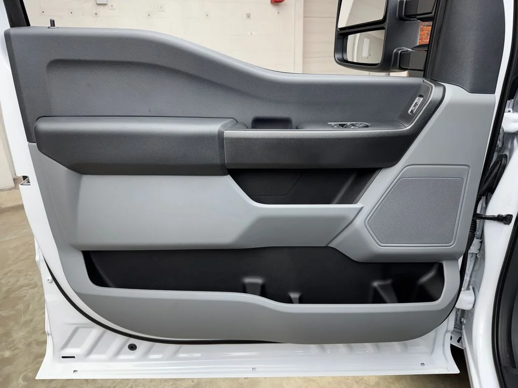 New 2027 White Ford F350 4X4SDR/CSR image 13
