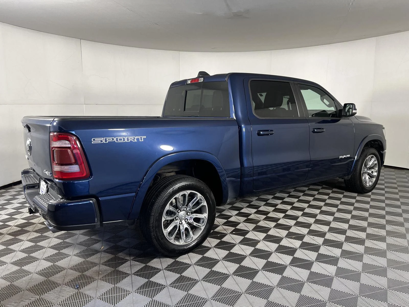 Used 2020 Patriot Blue Pearlcoat Ram Laramie image 8