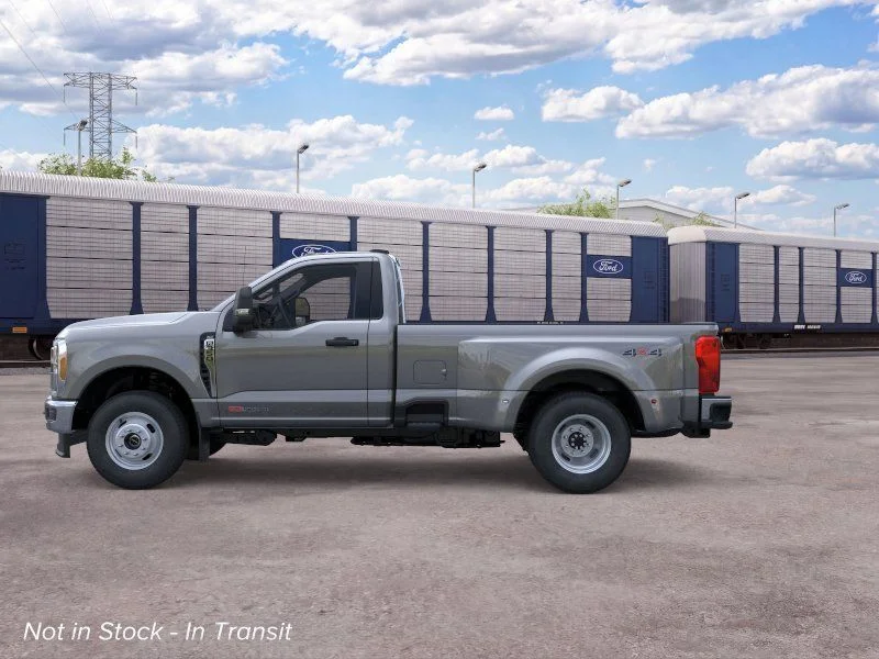 New 2026 Carbonized Gray Metallic Ford XLT image 3
