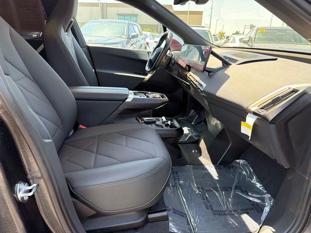 Used 2023 Red BMW xDrive50 image 21