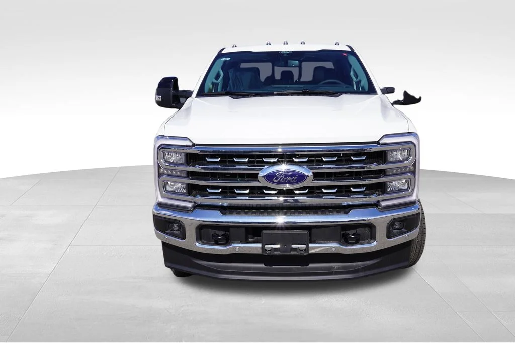 New 2026 Star White Metallic Tri-Coat Ford Lariat image 8