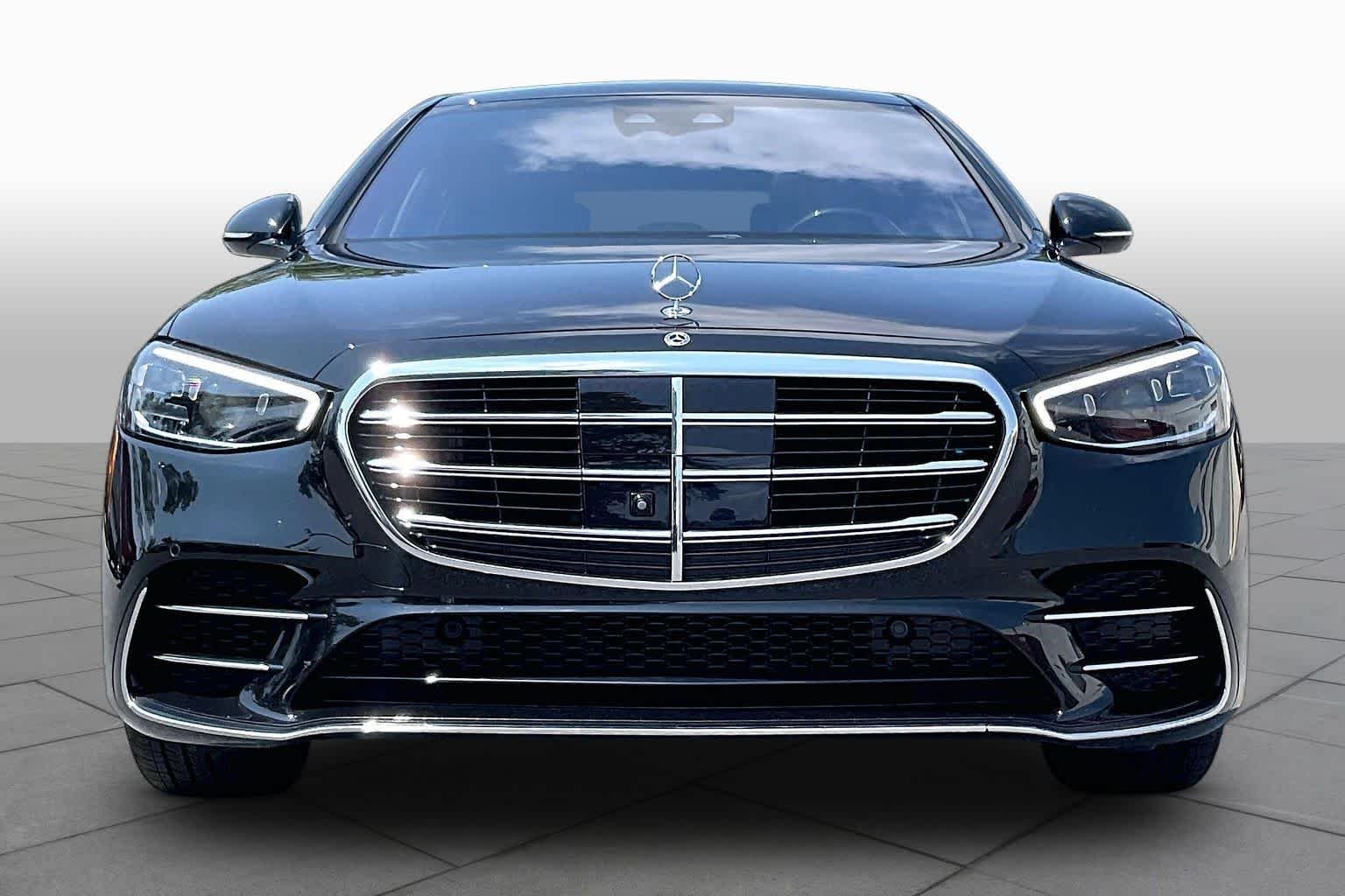 Used 2025 Obsidian Black Metallic Mercedes-Benz S 580 image 3