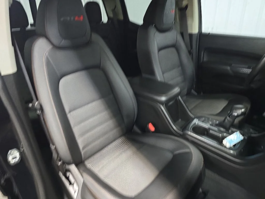 Used 2022 Black GMC AT4 w/Cloth image 14