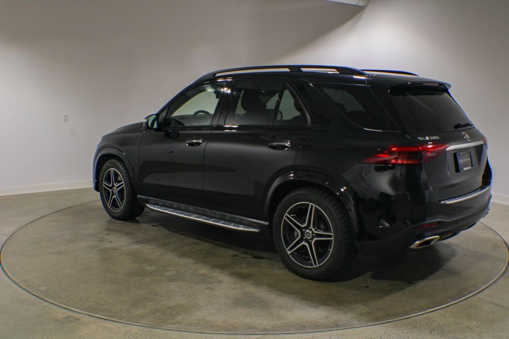 Used 2025 Obsidian Black Metallic Mercedes-Benz GLE 580 image 4