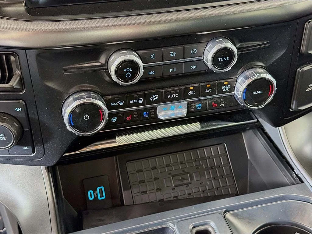 Used 2024 Carbonized Gray Metallic Ford Lariat image 38