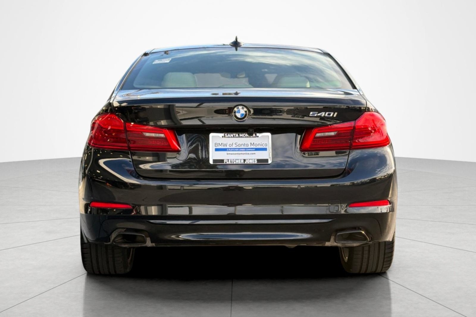 Used 2020 Black Sapphire Metallic BMW 540i image 4