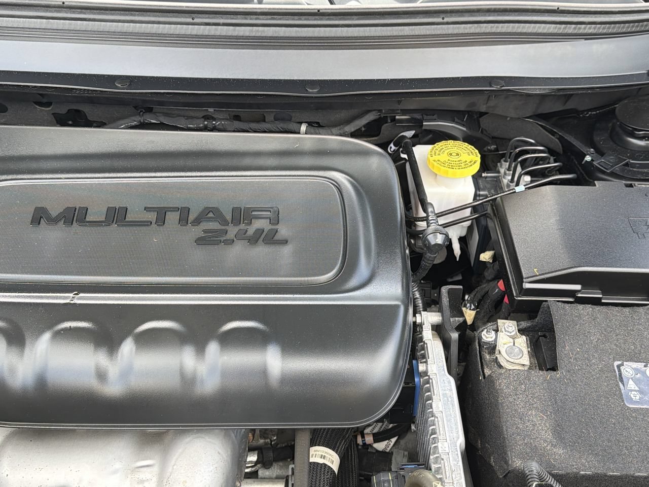Used 2020 Diamond Black Crystal Pearlcoat Jeep Latitude image 10