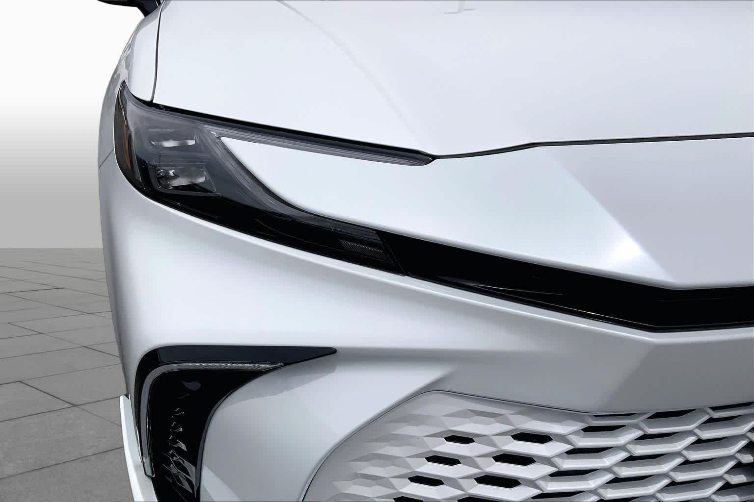 New 2026 Wind Chill Pearl with Midnight Black Metallic roof Toyota XSE image 13