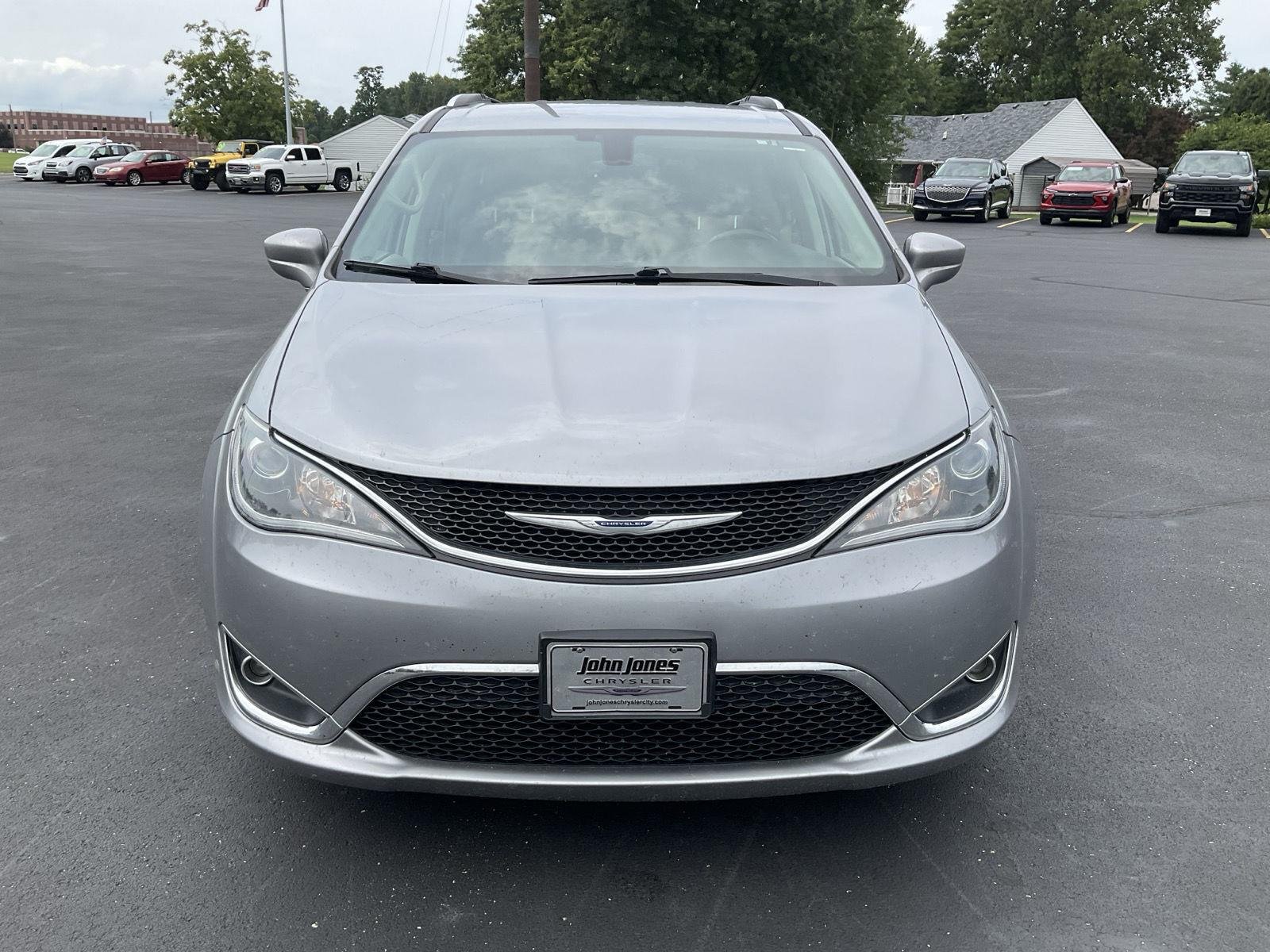 Used 2019 Chrysler Pacifica Touring L with VIN 2C4RC1BG6KR560449 for sale in Corydon, IN