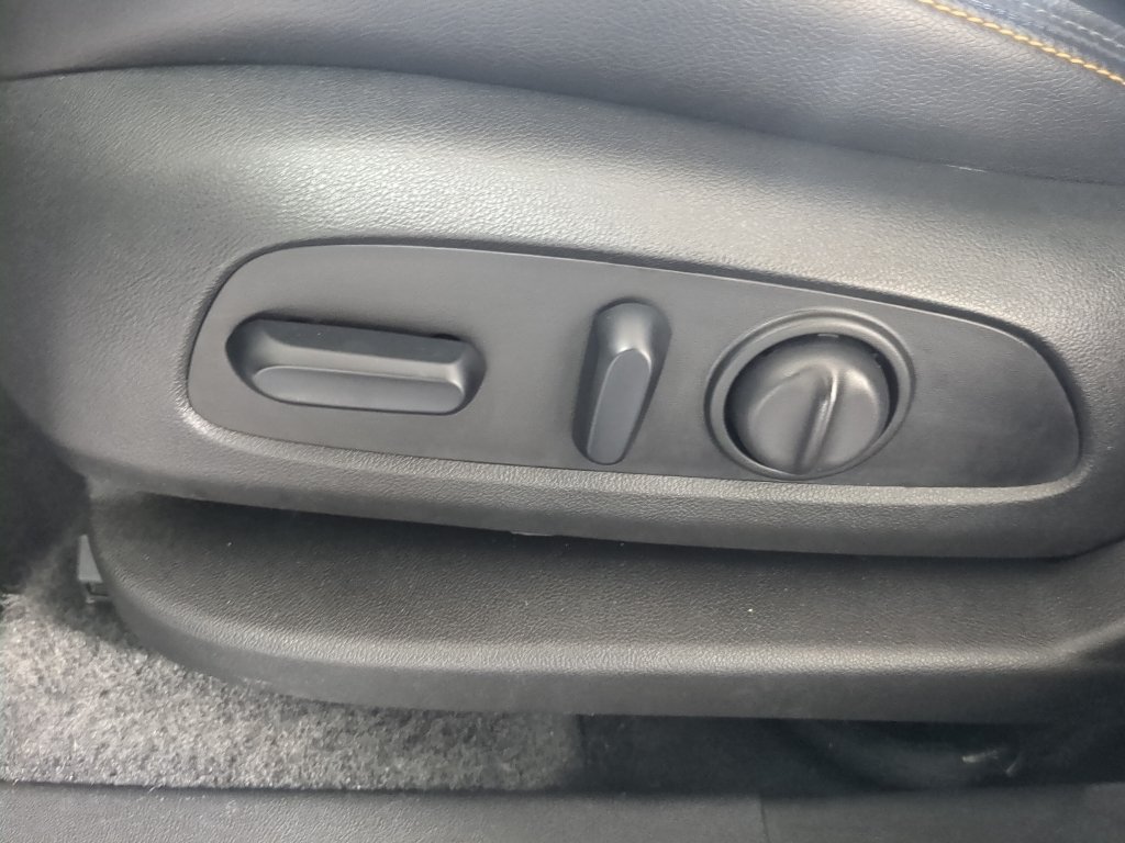 Used 2020 Iridescent Pearl Tricoat Chevrolet Premier image 13