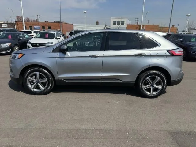 Used 2022 Silver Ford SEL image 32