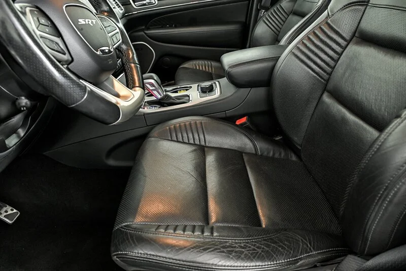 Used 2019 Velvet Red Pearl Coat Jeep SRT image 17