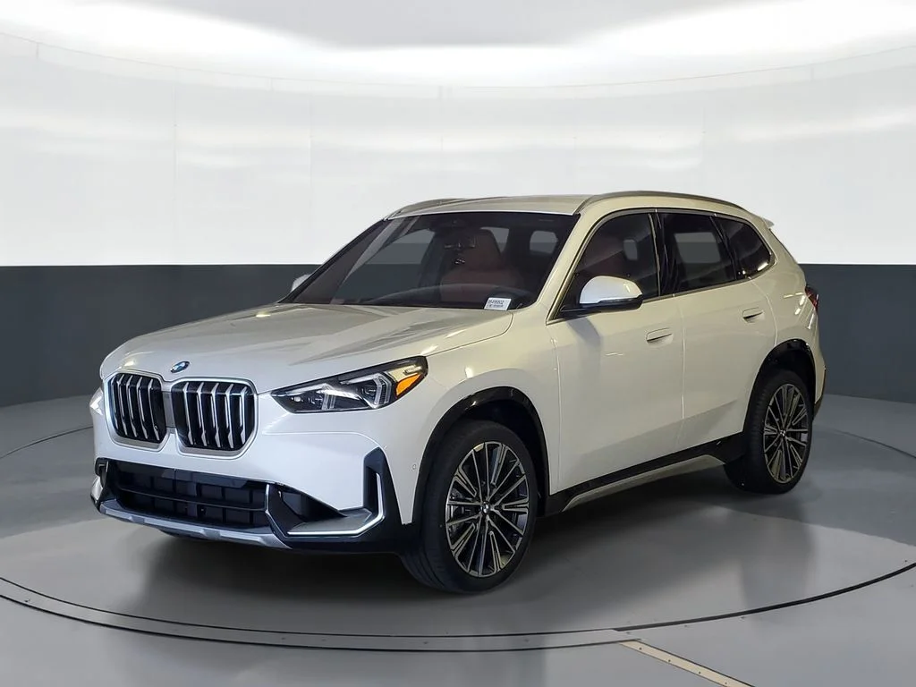 Used 2026 Mineral White Metallic BMW xDrive28i image 1