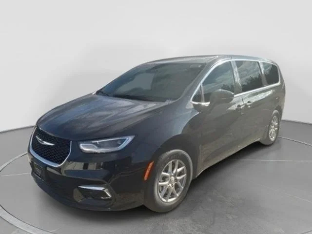 New 2026 Diamond Black Crystal Pearl-Coat Exterior Paint Chrysler Select image 6