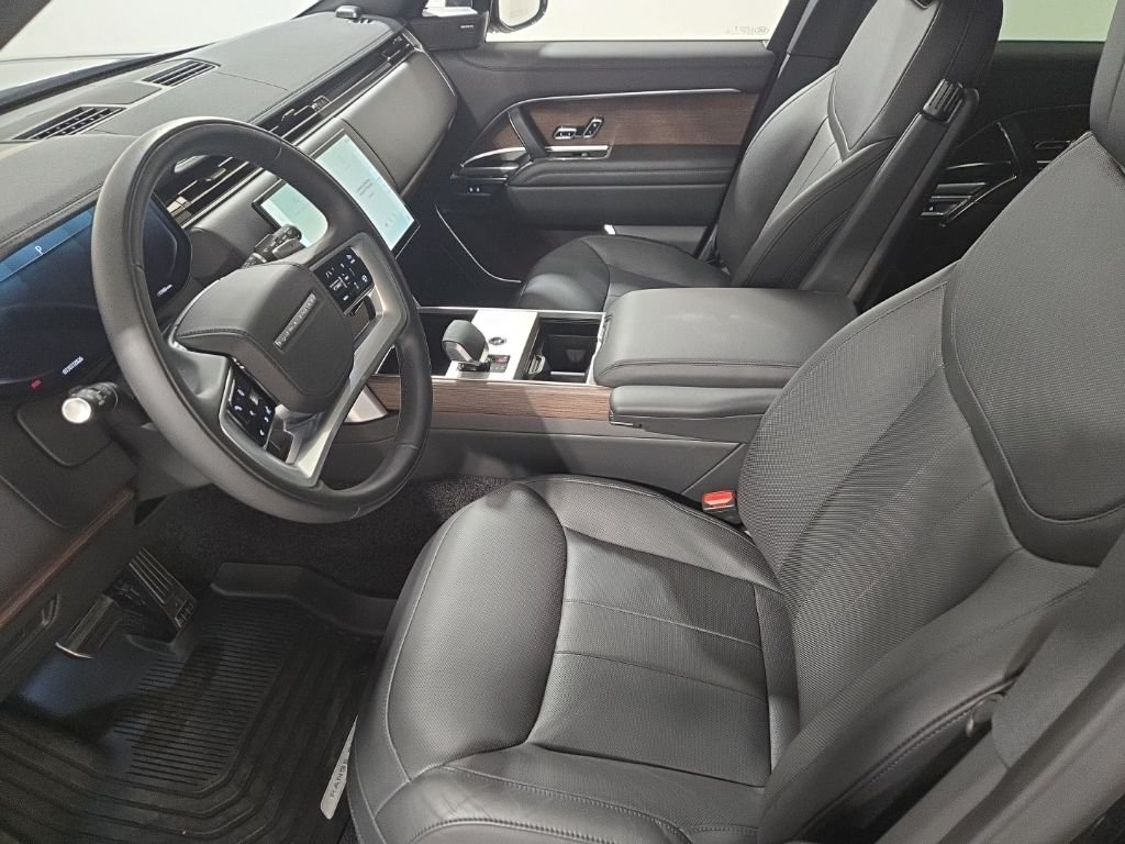 Used 2024 Santorini Black Metallic Land Rover SE image 19