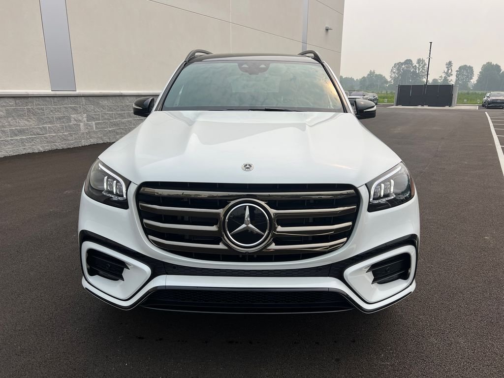 New 2026 MANUFAKTUR Moonlight White Metallic Mercedes-Benz GLS 450 image 3
