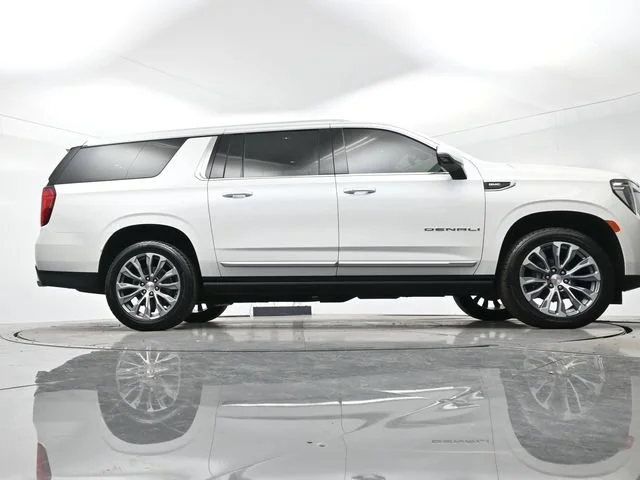 Used 2021 WHITE FROST TRICOAT GMC Denali image 33