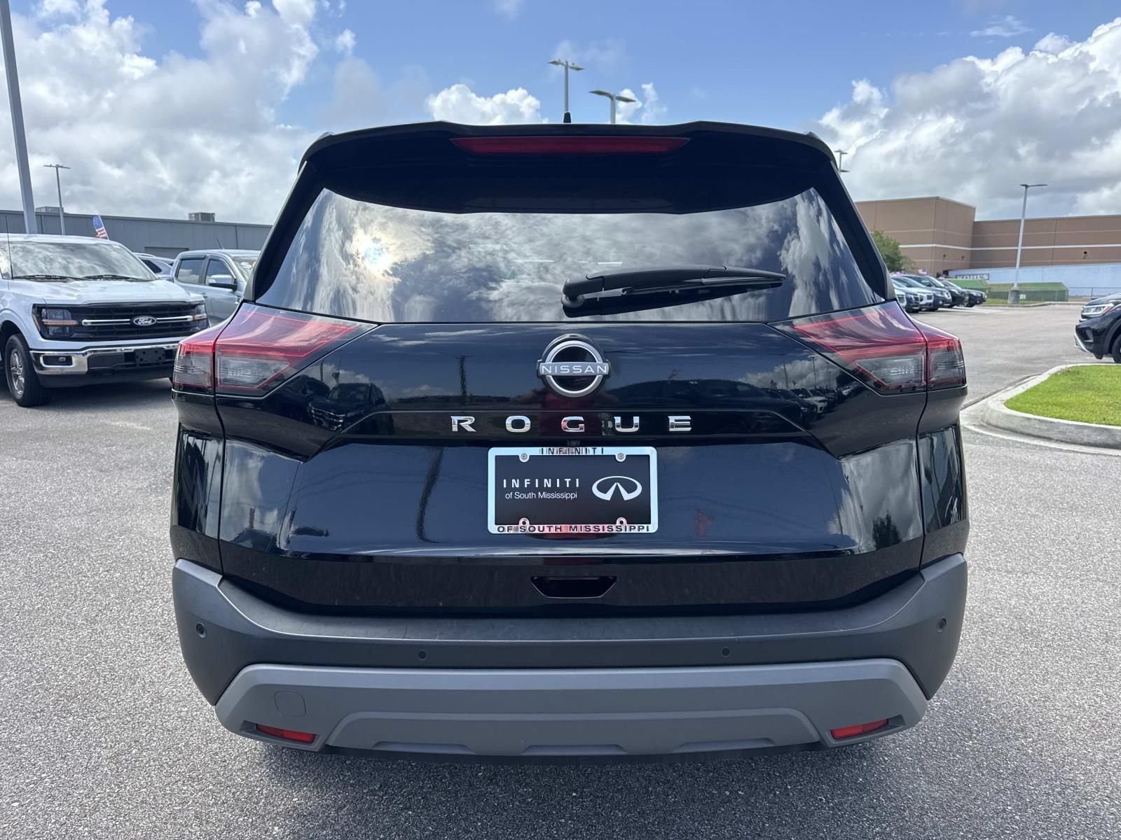Used 2023 Black Nissan S image 6