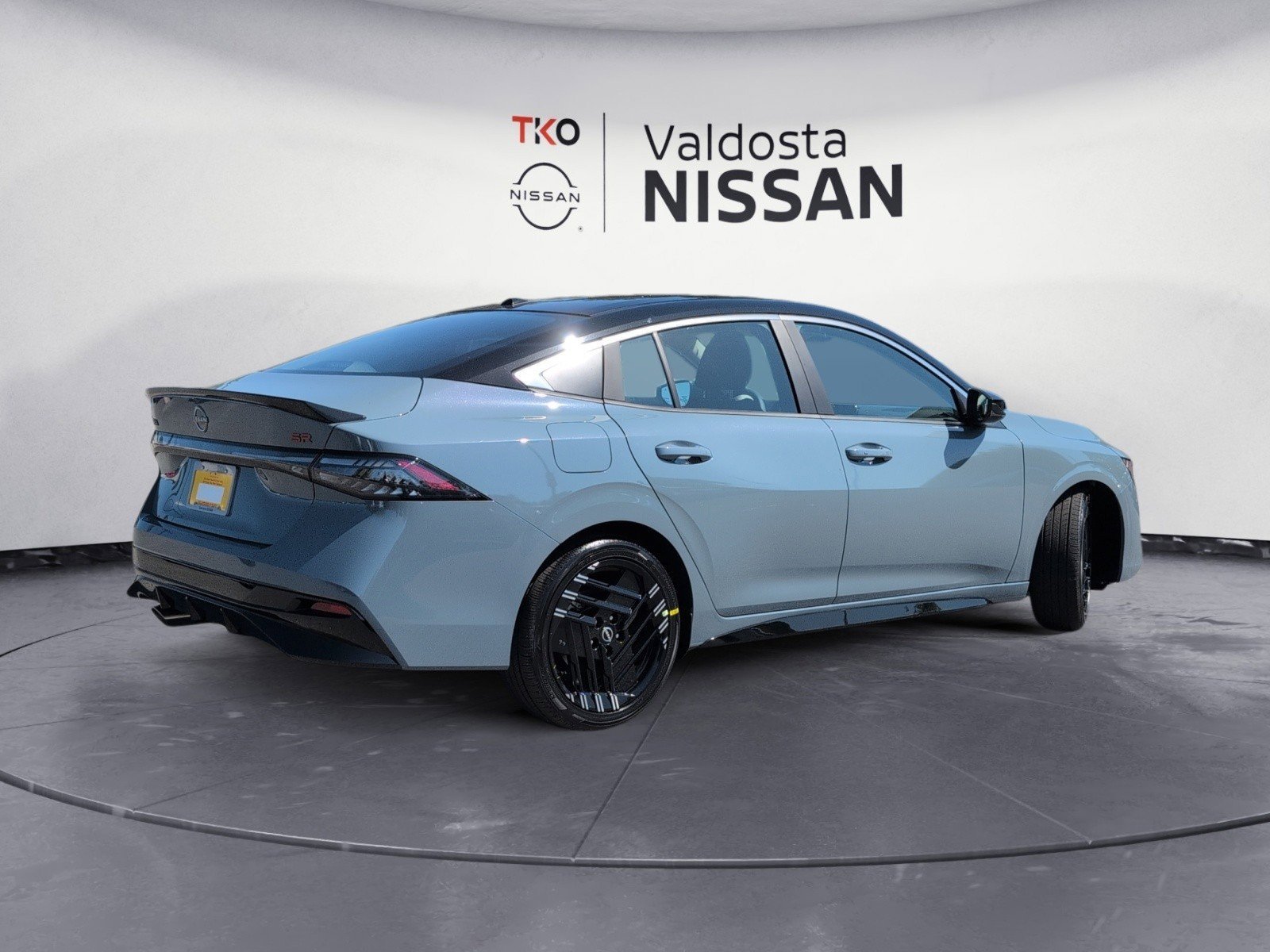New 2026 Atlantic Gray Metallic / Super Black Two-tone Nissan SR image 4