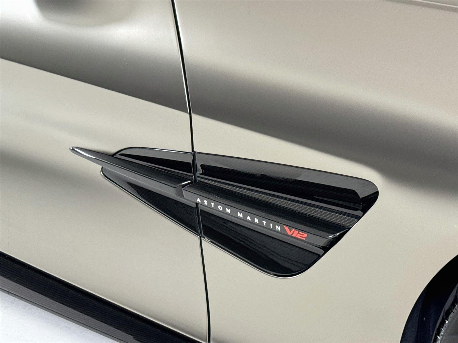Used 2025  Aston Martin  image 32
