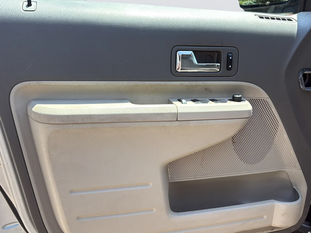 Used 2010  Ford SEL image 26