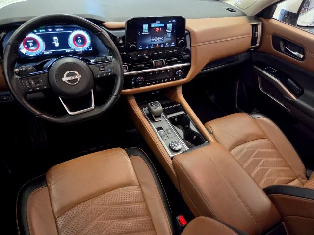 Used 2024 White Nissan Platinum image 15