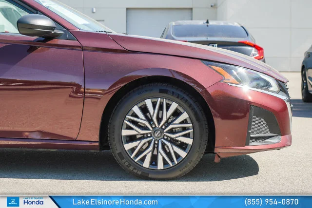 Used 2025 Garnet Pearl Nissan 2.5 SV image 7