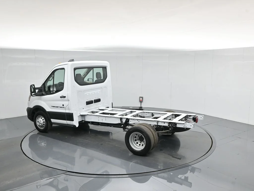 New 2026 Oxford White Ford Base image 34