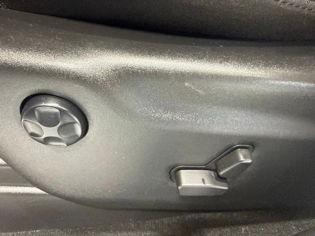 Used 2022 White Jeep Limited image 23