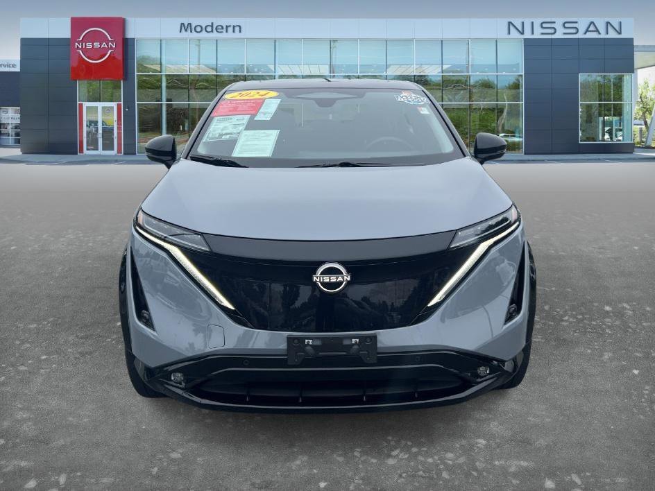 Used 2024 Boulder Gray Pearl/Black Diamond Pearl Nissan PLATINUM+ image 2
