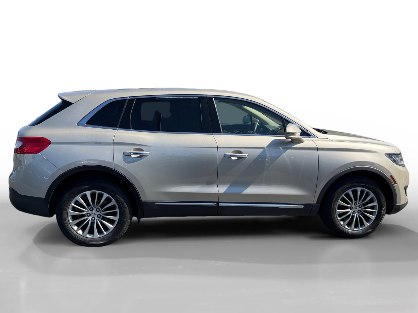 Used 2017 White Gold Metallic Lincoln Select image 6