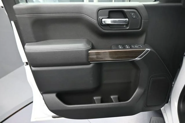 Used 2022 White Chevrolet LT image 20